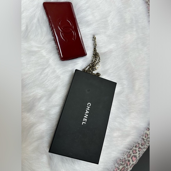 ❤️SOLD❤️Channel wallet with crossbody chain - Picture 2 of 10